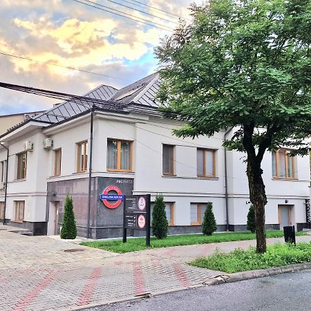 English House Bistriţa Exteriör bild