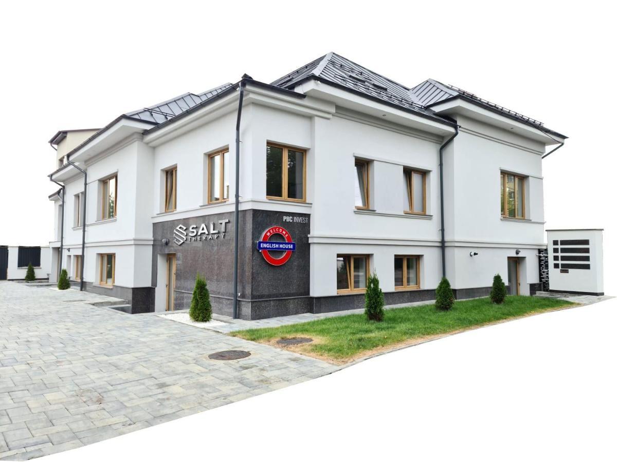 English House Bistriţa Exteriör bild