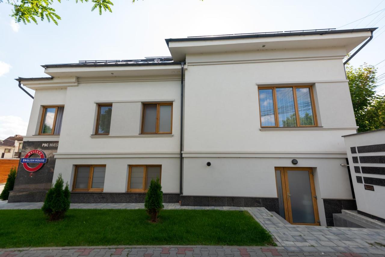 English House Bistriţa Exteriör bild